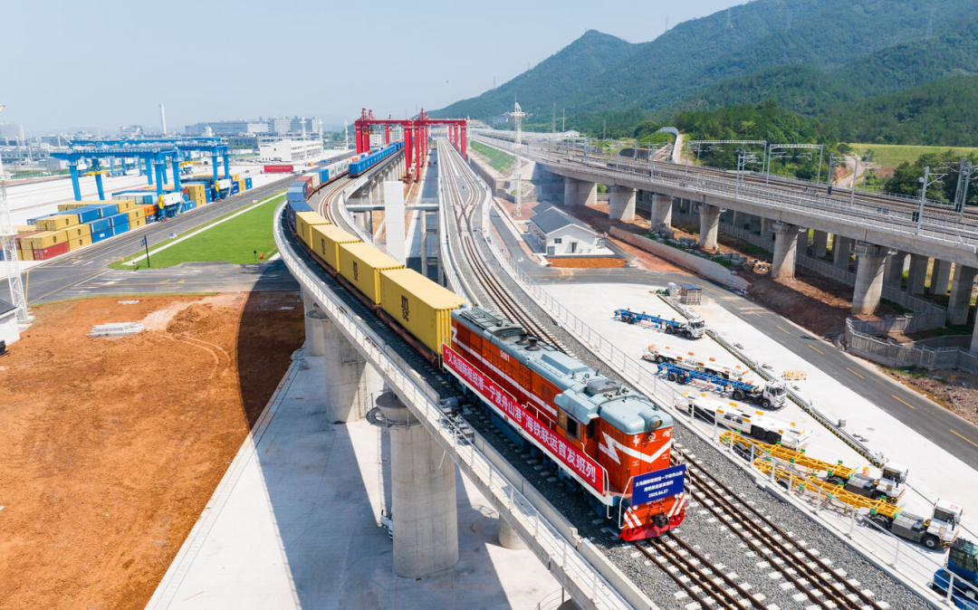 宁波舟山港海铁联运创里程碑，年业务量初次突破200万标箱