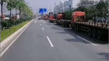 海运价值连跌23周，大量空箱堆积港口！集装箱物流司机提前回老家过年